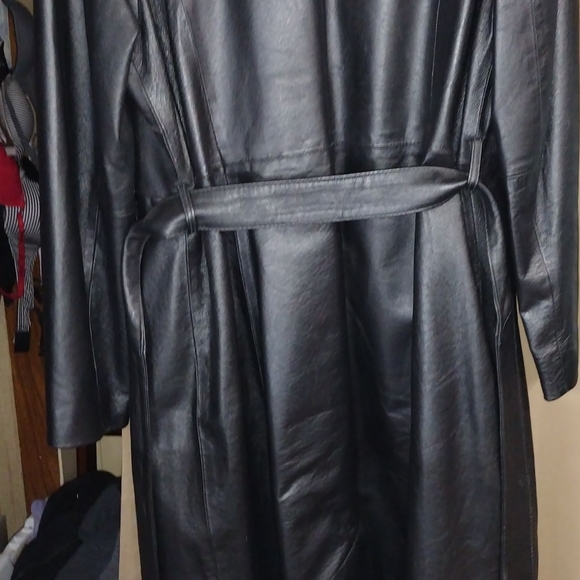 Black leather trench coat - Picture 9 of 9